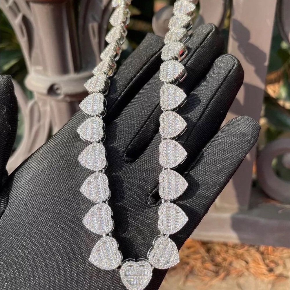 Cuban Heart Choker Necklace with Handcrafted Design and Sparkling - Picture 5 of 5